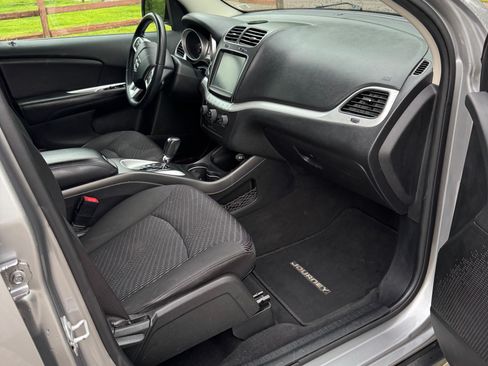 Used 2017 Dodge Journey Crossroad FWD image 6