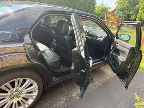 Used 2012 Chrysler 300 C image 2