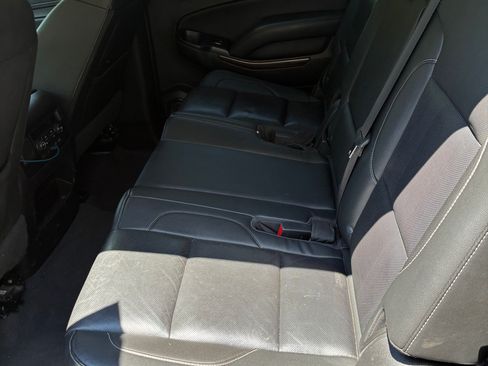 Used 2019 GMC Yukon XL SLT w/ Open Road Package AWD/4WD image 9
