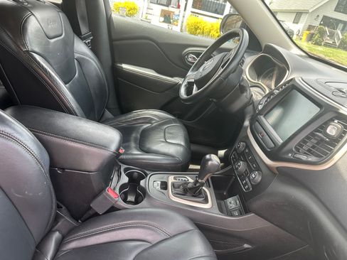 Used 2017 Jeep Cherokee Limited FWD image 10
