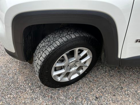 Used 2019 Jeep Renegade Latitude w/ Cold Weather Group AWD/4WD image 19