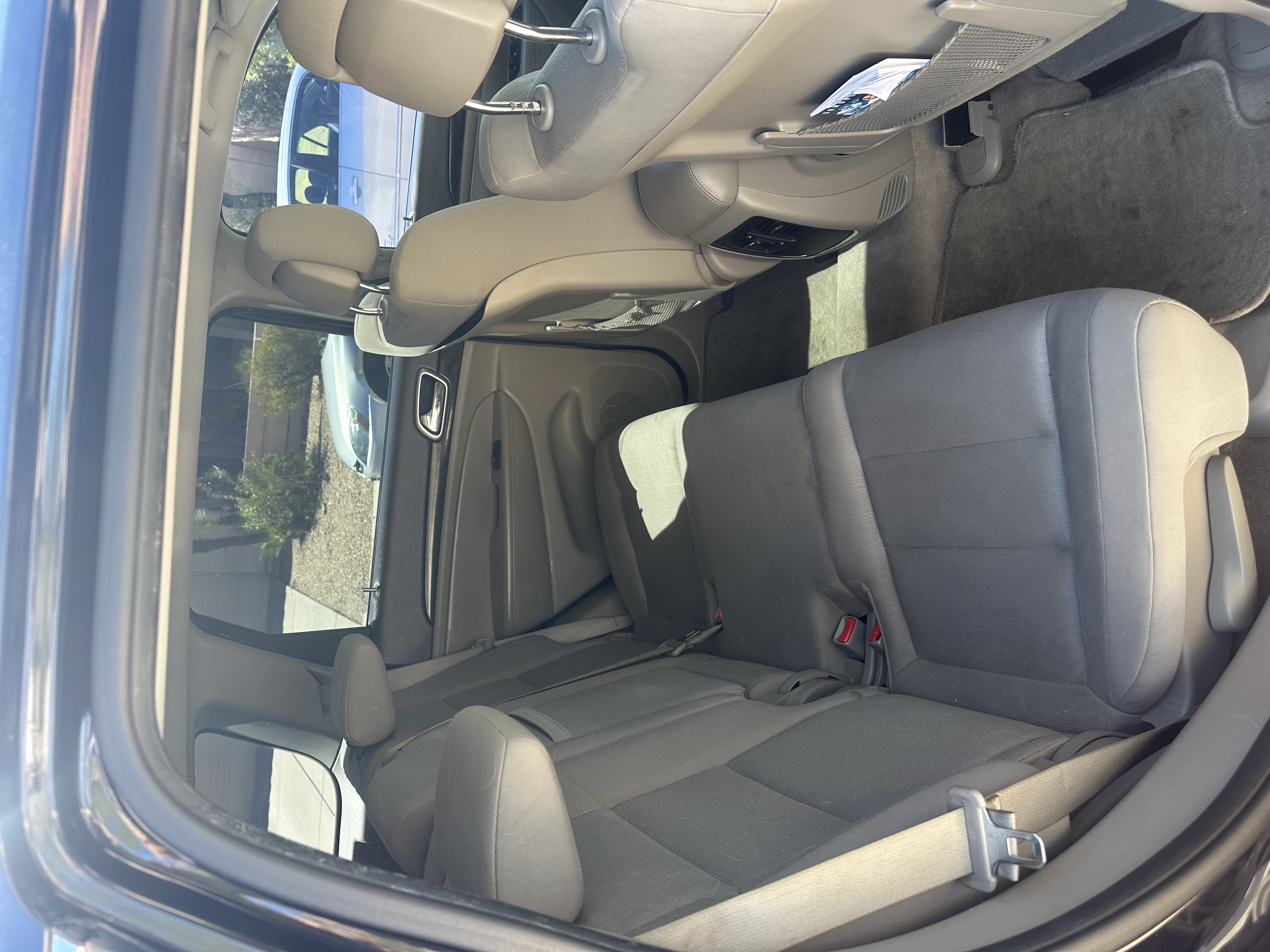 Used 2011 Jeep Grand Cherokee Laredo RWD image 9