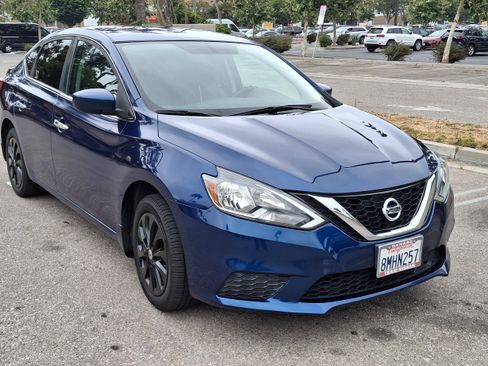 Used 2019 Nissan Sentra SV image 2