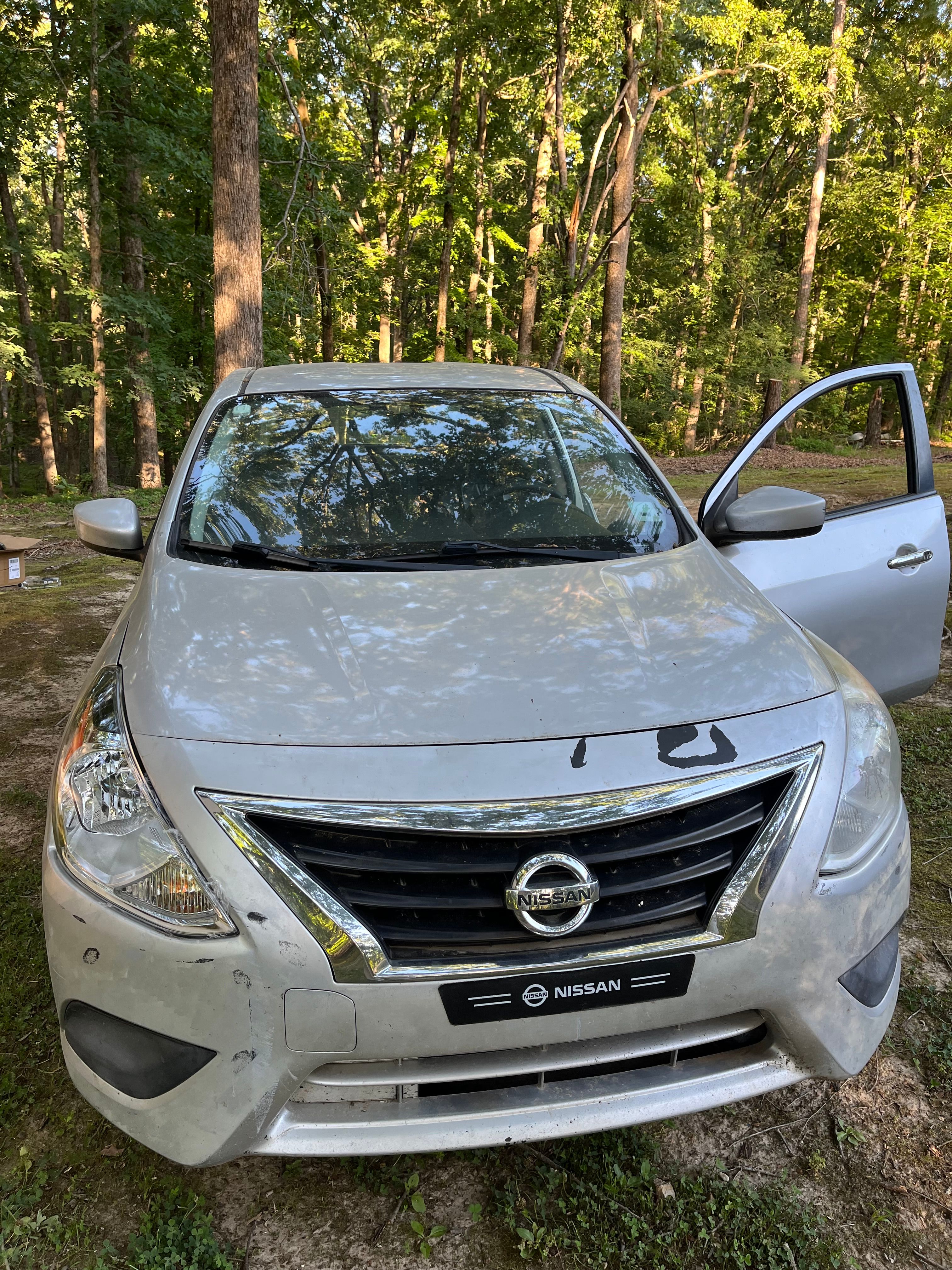Used 2015 Nissan Versa SV FWD image 13