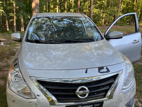 Used 2015 Nissan Versa SV FWD image 13