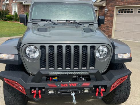 Used 2023 Jeep Gladiator Rubicon w/ Cold Weather Group AWD/4WD image 2