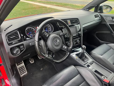 Used 2017 Volkswagen Golf R 4-Door image 13