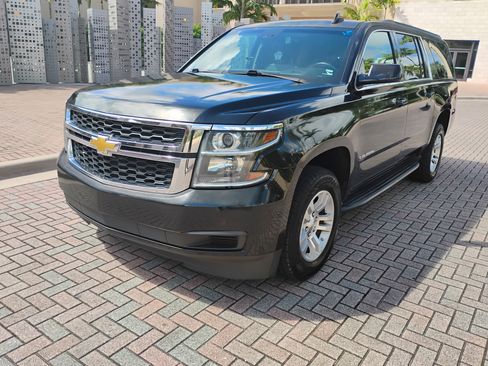 Used 2019 Chevrolet Suburban LT image 2