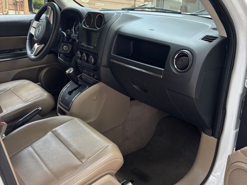 Used 2014 Jeep Patriot Limited AWD/4WD image 9
