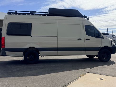 Used 2022 Mercedes-Benz Sprinter 2500 image 4
