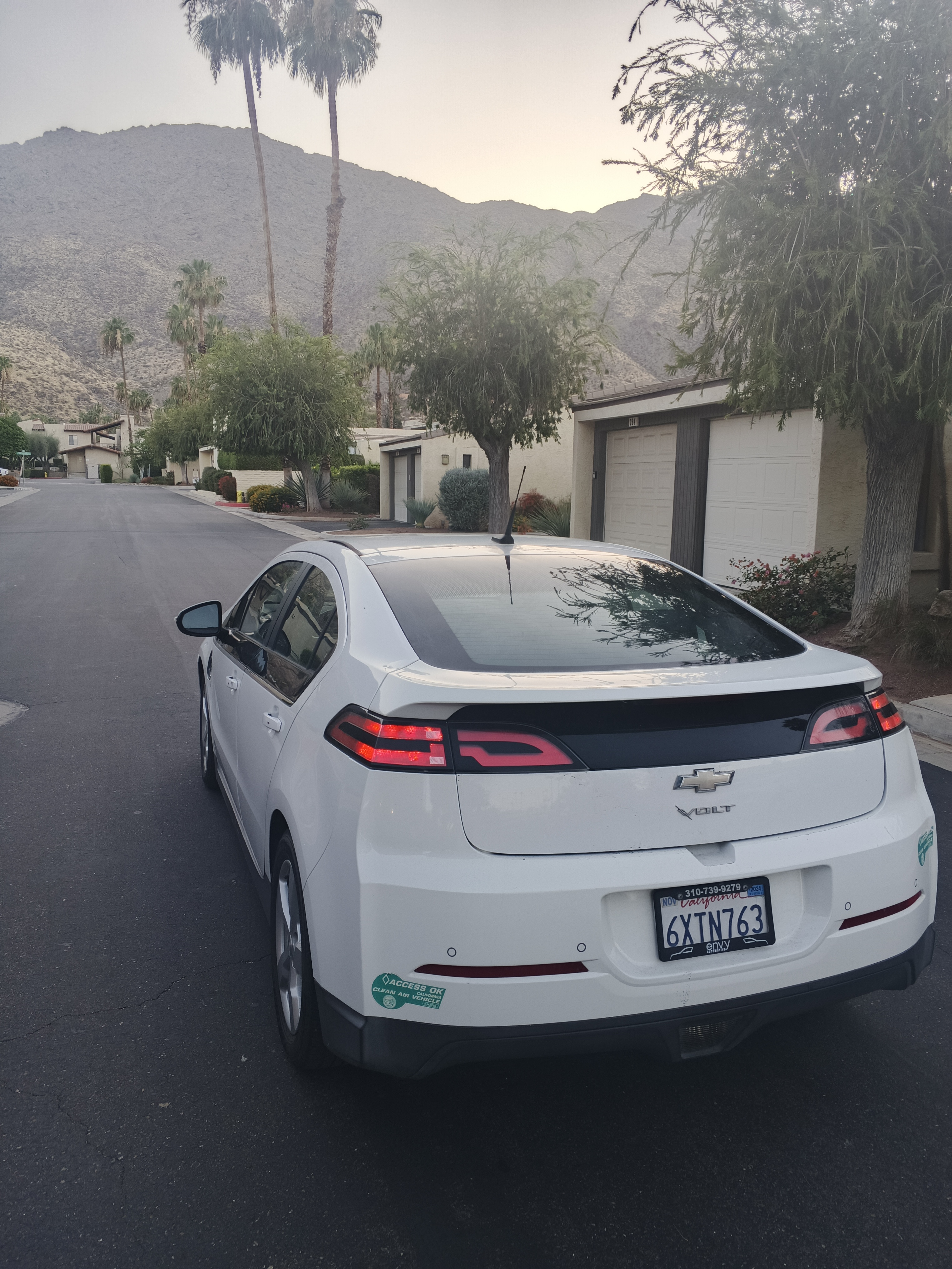 Used 2013 Chevrolet Volt Premium w/ Premium Trim Package FWD image 6