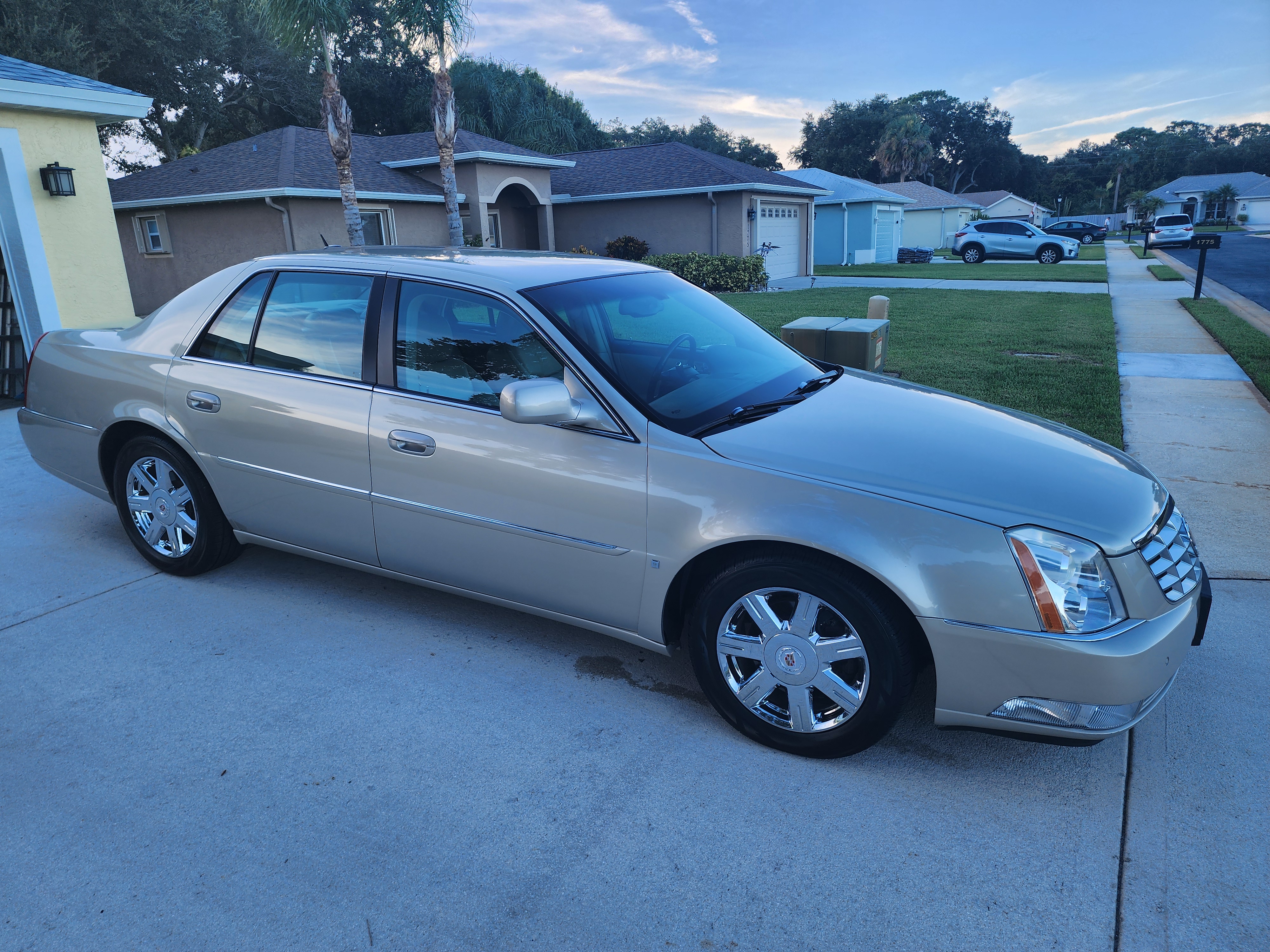 Used 2007 Cadillac DTS Luxury I w/ Trunk Convenience Package FWD image 9