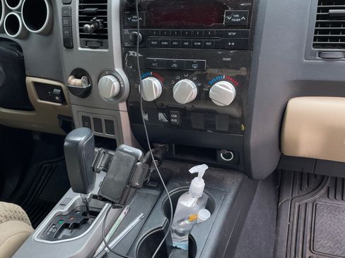 Used 2013 Toyota Tundra 2WD CrewMax w/ SR5 Pkg image 10