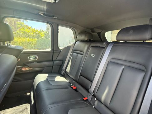 Used 2022 Rolls-Royce Cullinan Black Badge AWD/4WD image 14