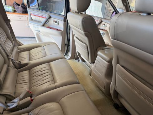 Used 2001 Lexus LX 470 4WD image 2