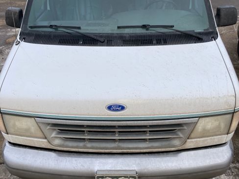 Used 1992 Ford E-150 and Econoline 150 RWD image 2