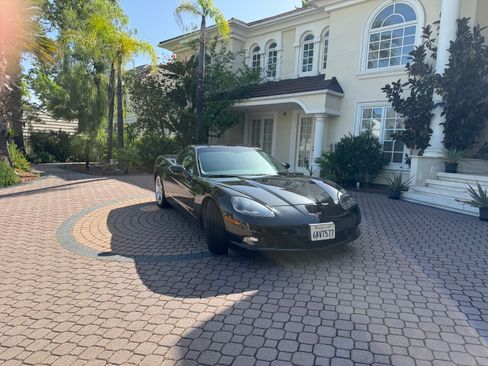 Used 2007 Chevrolet Corvette Coupe w/ Performance Package RWD image 1