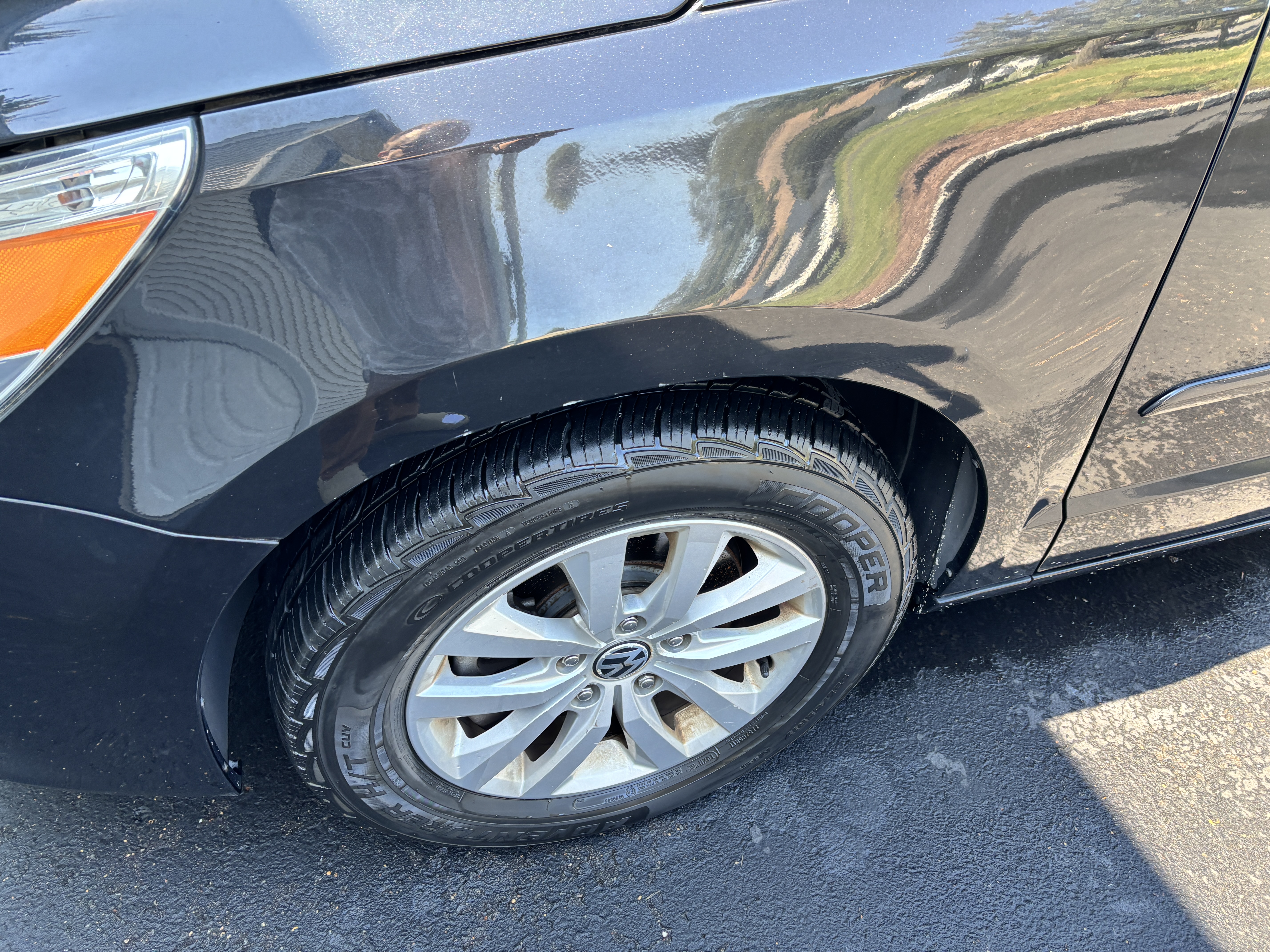 Used 2012 Volkswagen Routan SE FWD image 11