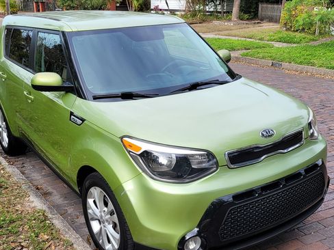 Used 2016 Kia Soul + image 4