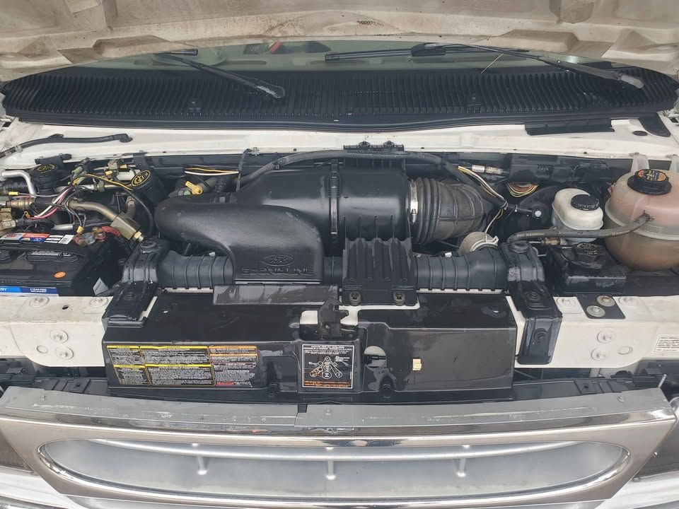 Used 2000 Ford E-350 and Econoline 350 Wagon RWD image 22
