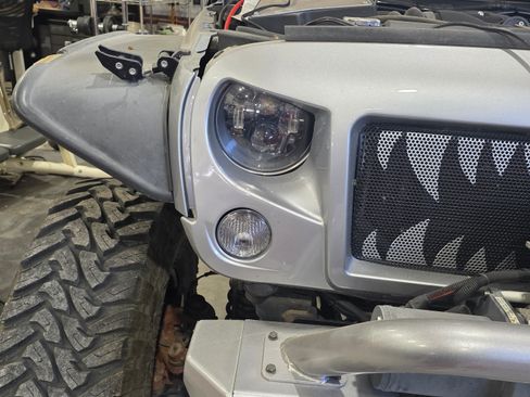 Used 2013 Jeep Wrangler Unlimited Rubicon w/ Connectivity Group image 8