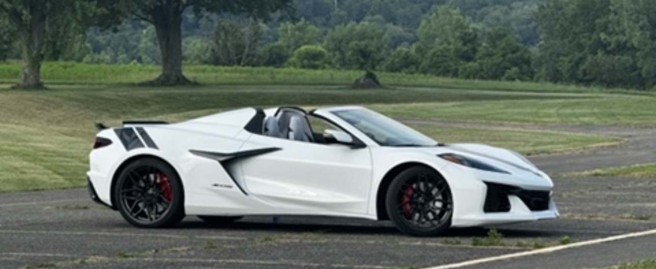 Used 2024 Chevrolet Corvette Z06 RWD image 1