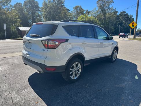 Used 2018 Ford Escape SE w/ SE Sync 3 Package image 5