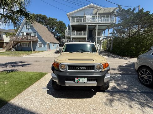 Used 2014 Toyota FJ Cruiser 4WD w/ Upgrade Package image 8