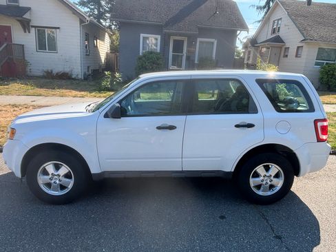 Used 2009 Ford Escape XLS image 4