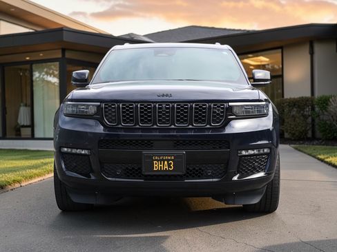 Used 2023 Jeep Grand Cherokee L Summit AWD/4WD image 4