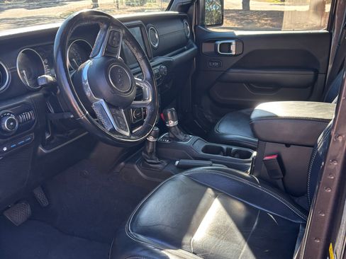 Used 2022 Jeep Wrangler Unlimited Sahara w/ Cold Weather Group image 11