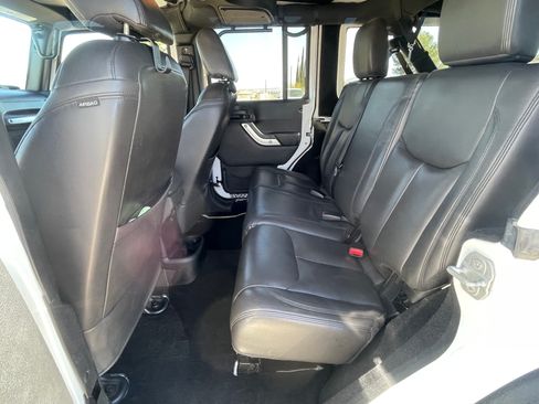 Used 2015 Jeep Wrangler Unlimited Rubicon w/ Connectivity Group image 15