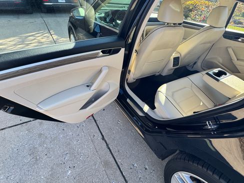 Used 2018 Volkswagen Passat 2.0T SE image 12