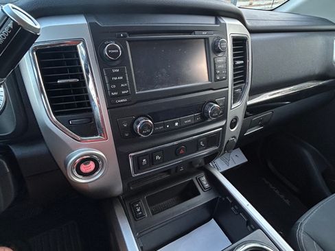 Used 2017 Nissan Titan SV image 8