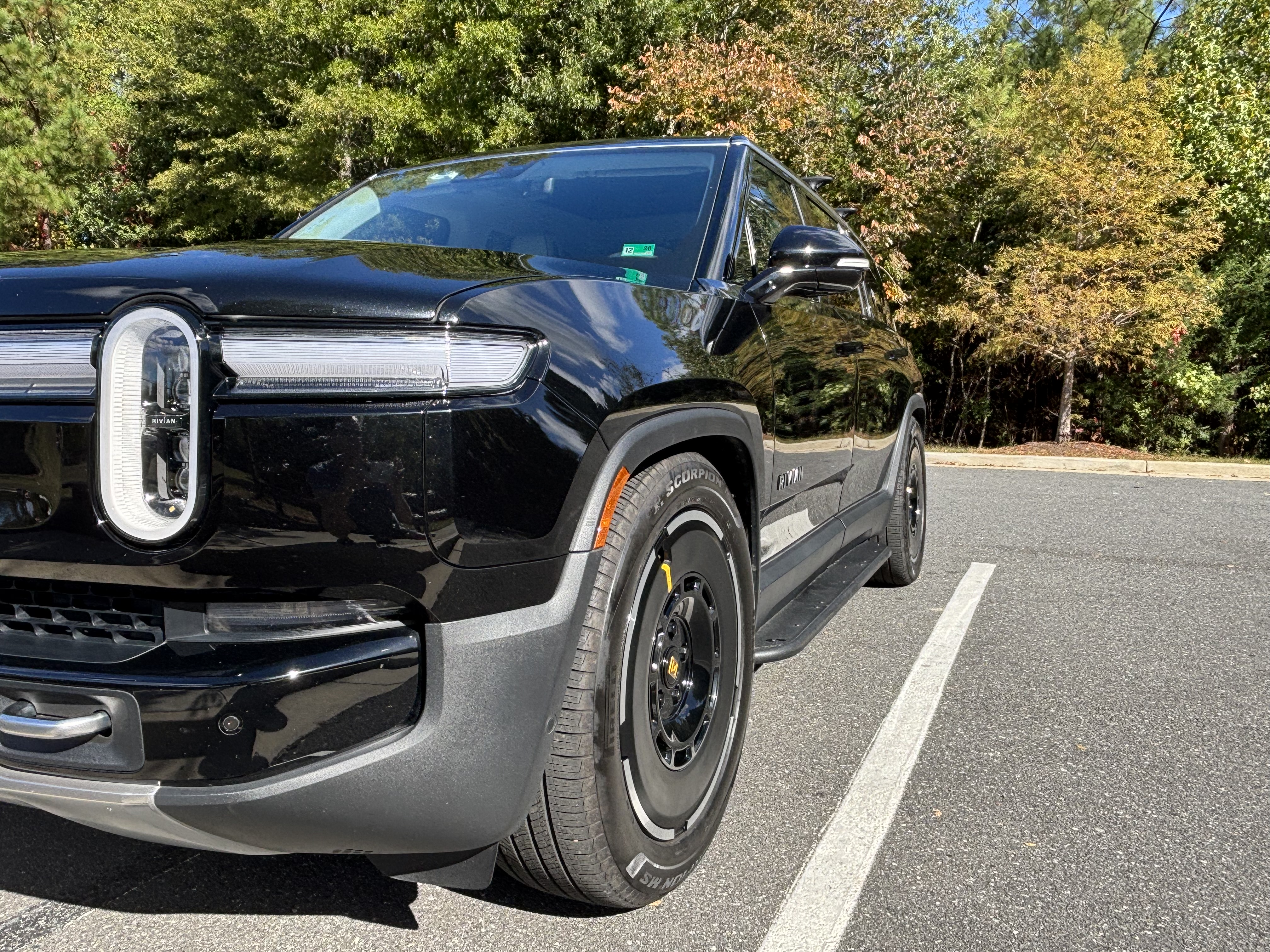 Used 2025 Rivian R1S Adventure Dual AWD/4WD image 1