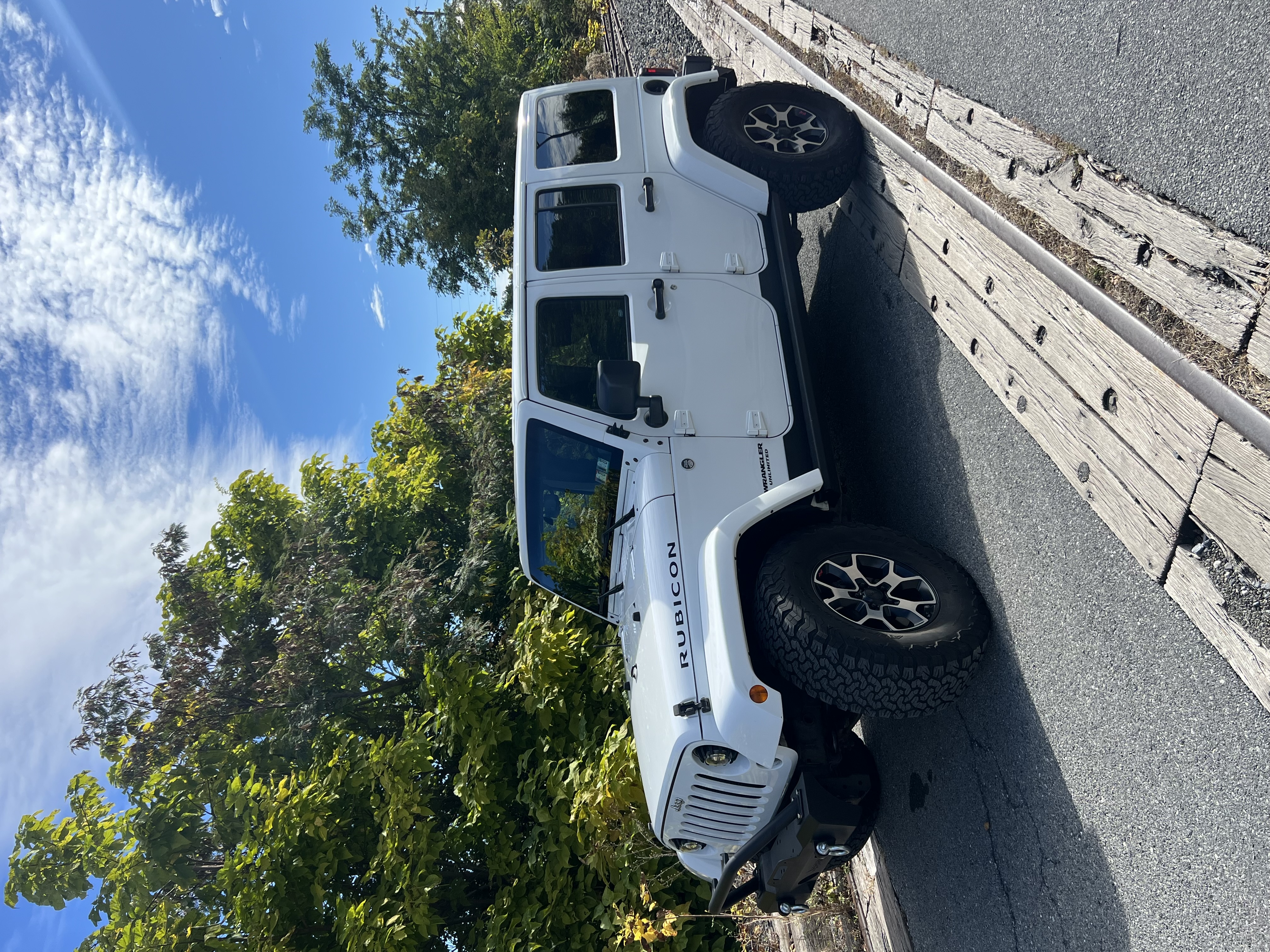Used 2014 Jeep Wrangler Unlimited Rubicon w/ Connectivity Group AWD/4WD image 2
