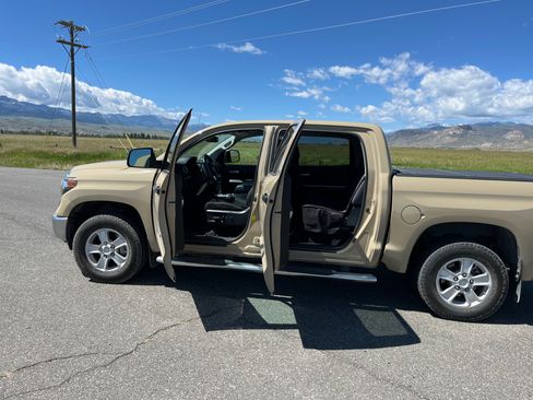 Used 2018 Toyota Tundra SR5 image 12