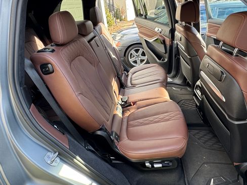 Used 2023 BMW X7 xDrive40i w/ M Sport Package image 23