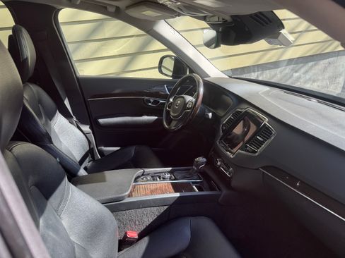 Used 2016 Volvo XC90 T6 Momentum w/ Momentum Plus Package image 2