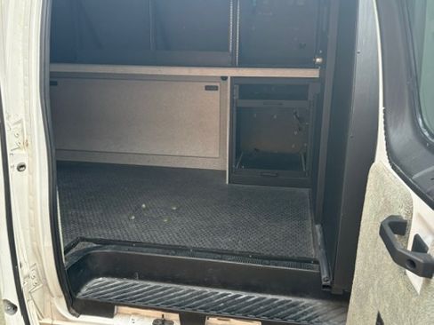 Used 2010 Ford E-250 and Econoline 250 Extended Van 3D image 9