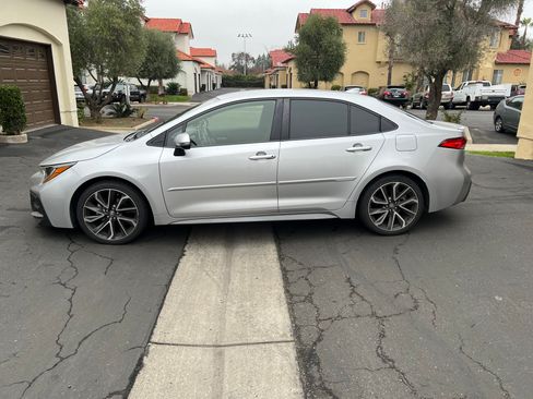 Used 2021 Toyota Corolla SE image 2