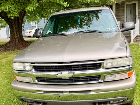 Used 2000 Chevrolet Suburban LS w/ LS Preferred Equipment Group AWD/4WD image 9