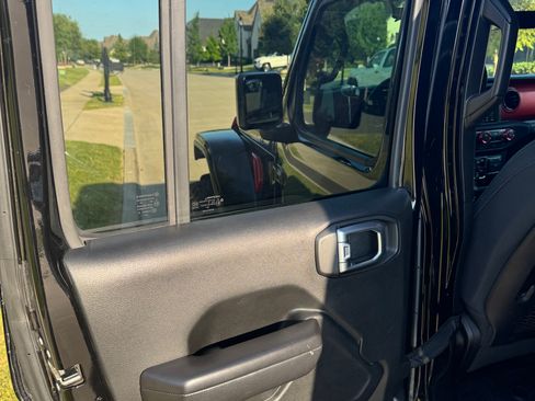 Used 2019 Jeep Wrangler Unlimited Rubicon AWD/4WD image 18