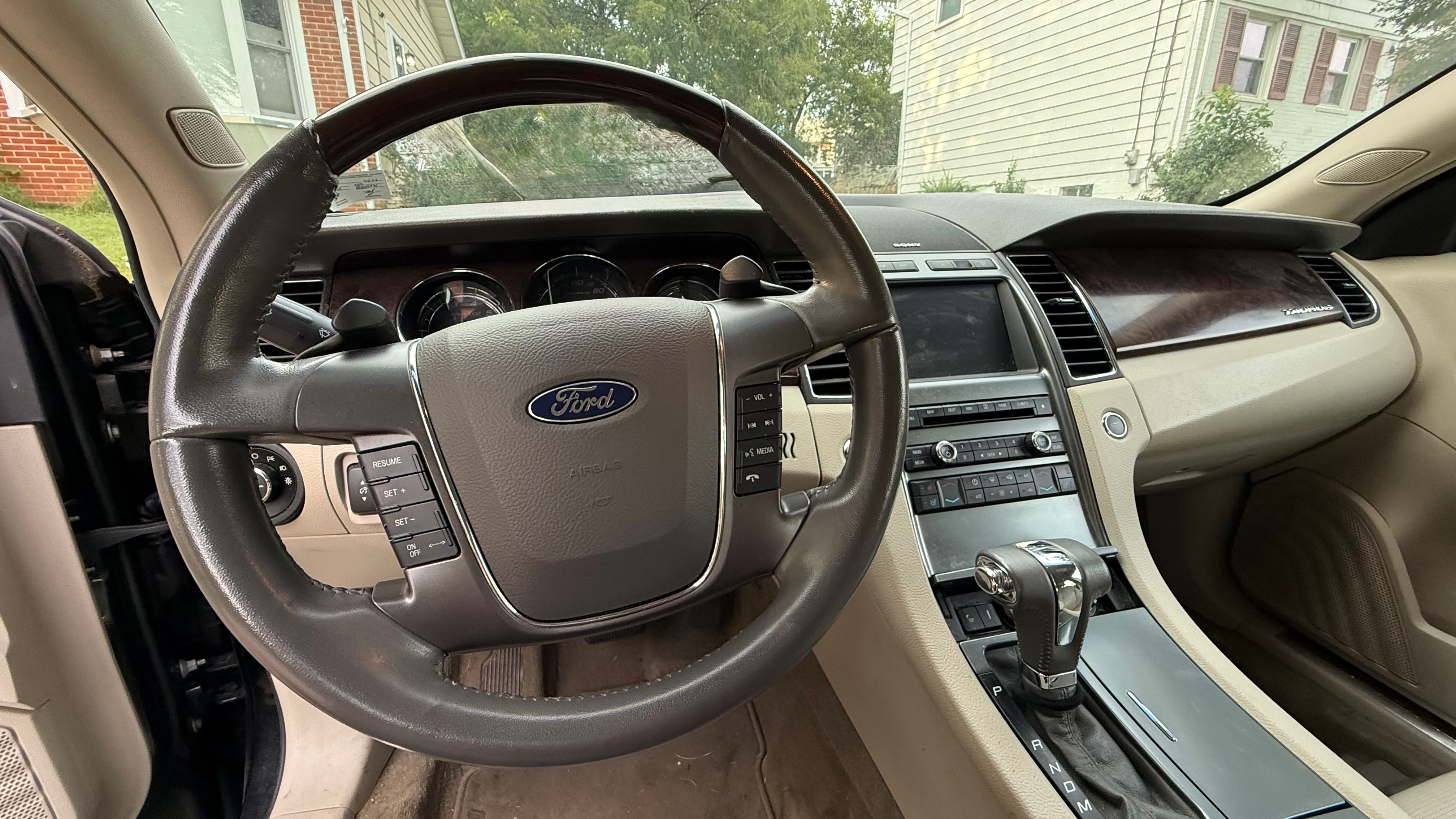 Used 2012 Ford Taurus Limited AWD/4WD image 2