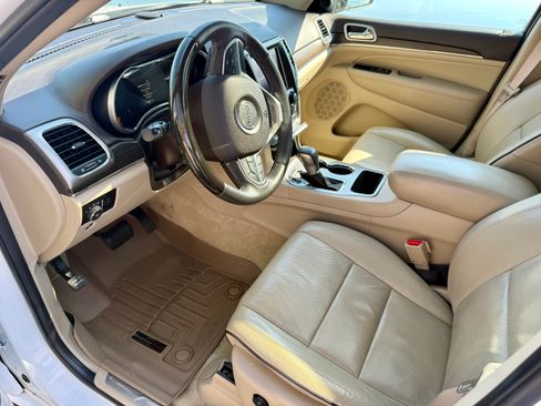 Used 2018 Jeep Grand Cherokee Overland RWD image 11