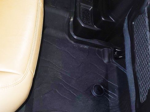 Used 2018 Jeep Wrangler Unlimited Rubicon image 23