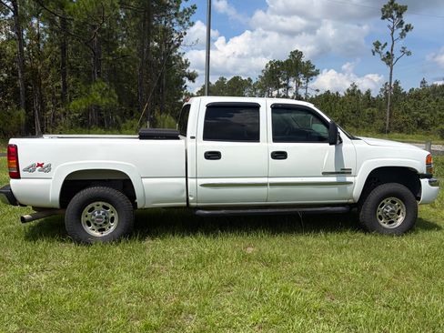 Used 2006 GMC Sierra 2500 SLT w/ Heavy-Duty Power Package AWD/4WD image 4