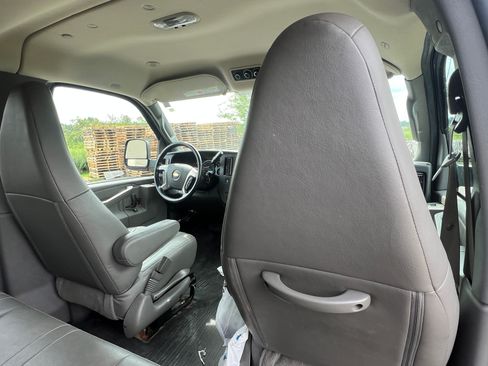 Used 2017 Chevrolet Express 2500 LS RWD image 16