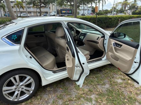 Used 2014 Nissan Altima 3.5 SL w/ Technology Package image 12
