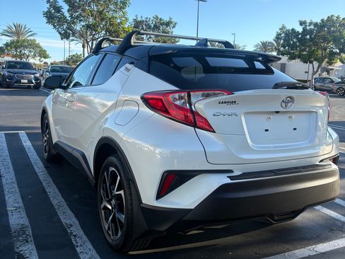 Used 2019 Toyota C-HR XLE FWD image 9